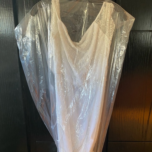 Stunning Alice and Olivia Aurelia Gown - NWT - Picture 3 of 6